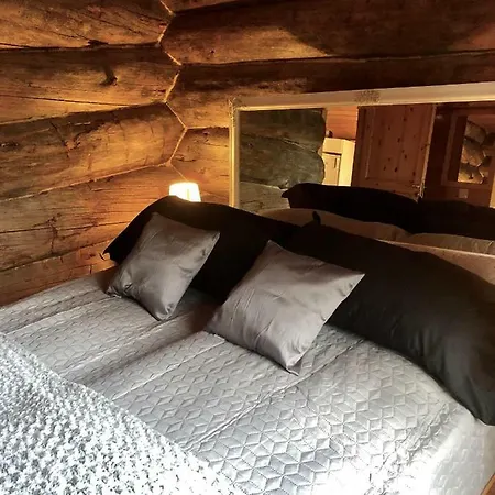 Karhuntaehti Villa *